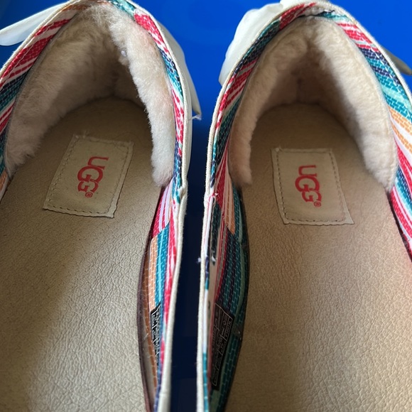 UGG Ballet Flat with Bow on Heel Cream Linen Like Fabric size 8 - Picture 2 of 9